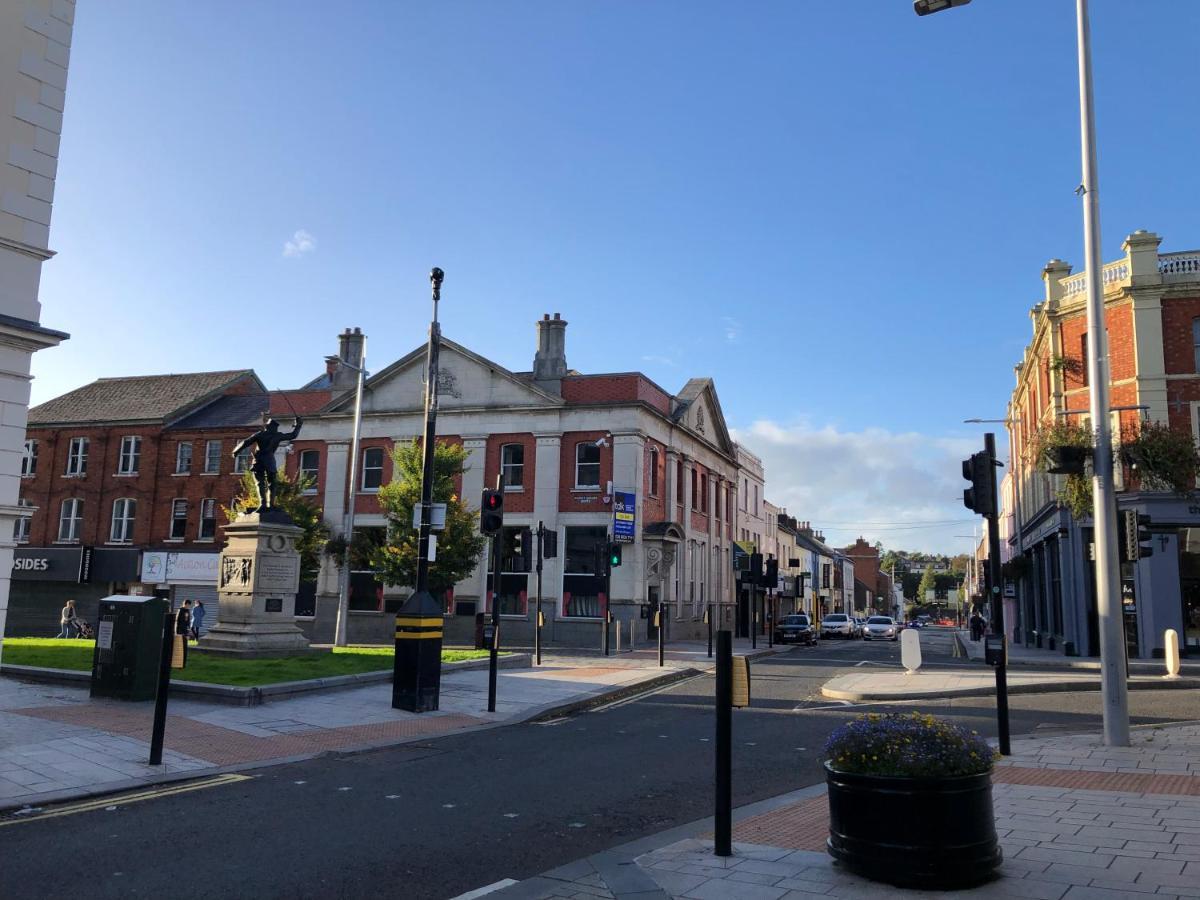 Central Lisburn Duplex Apartment Siren Stays Buitenkant foto